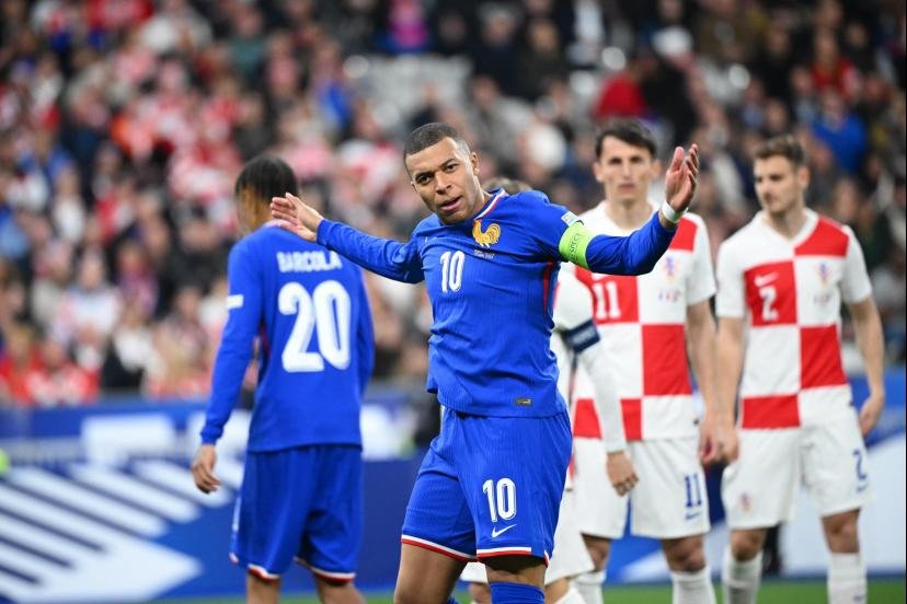 France : Mbappé égale un record de Thierry Henry et menace une légende