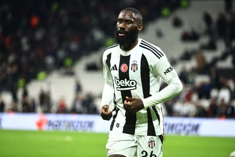 Les clubs européens se bousculent pour Arthur Masuaku