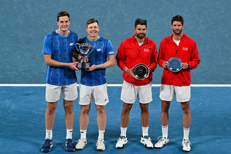 Open d'Australie: Harri Heliovaara et Henry Patten célèbrent la victoire en double masculin