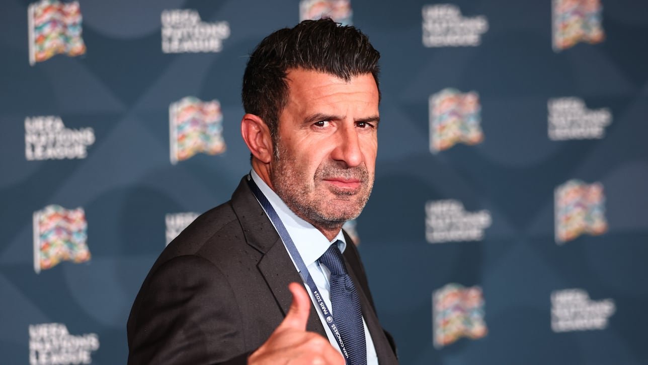 Luis Figo s'embrouille avec les supporters du Sporting CP : « bande d'imbé... »