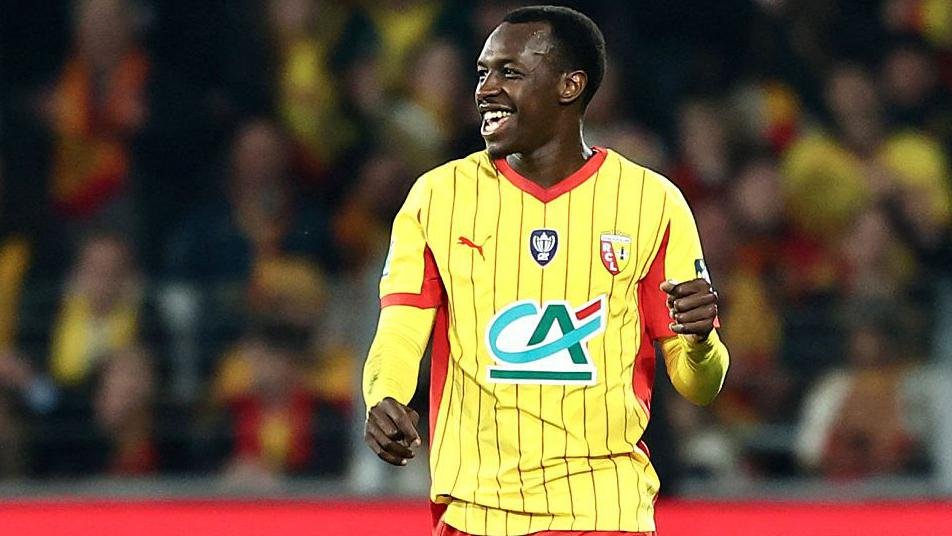 Mercato : le RC Lens prend une décision choc pour Saud Abdulhamid
